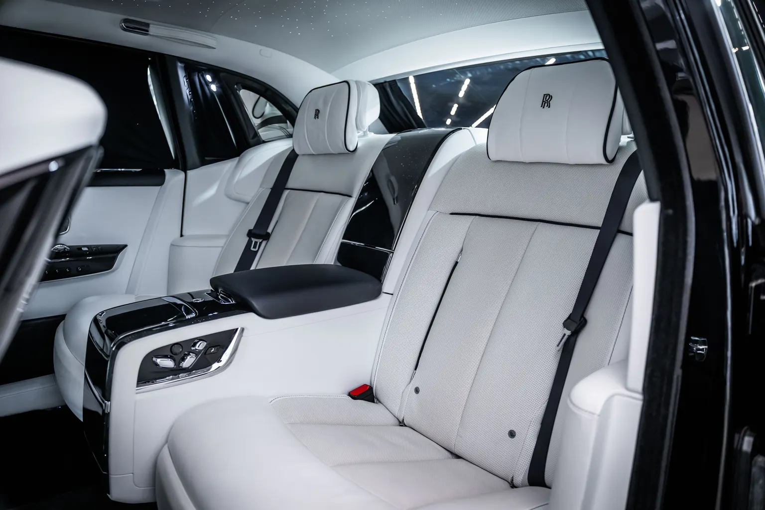 Rolls-Royce Phantom VIII*StarLights*Massage*360*TV*22 – снимка 15