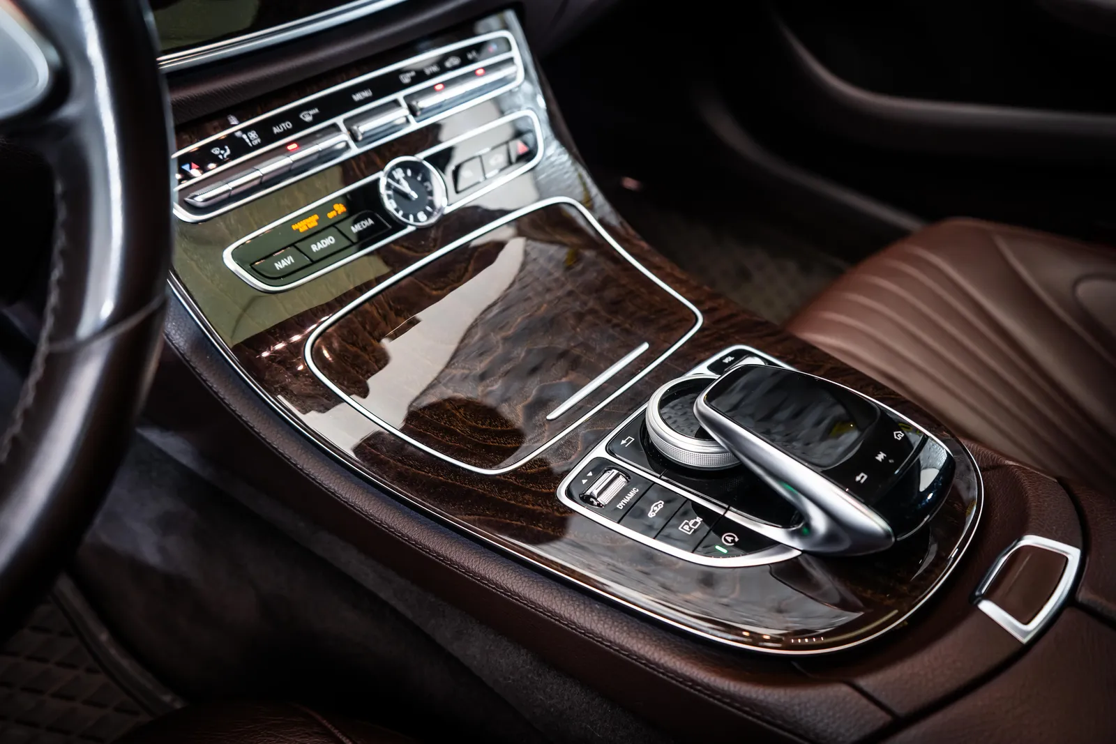 Mercedes-Benz CLS 350 d 4M AMG*AIR BODY* Burmester* – снимка 9