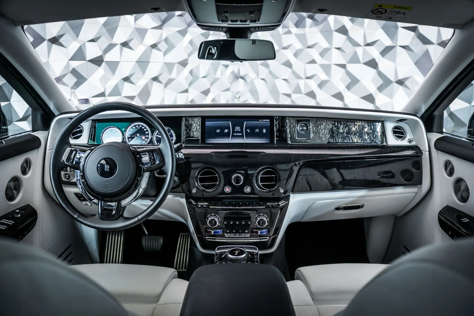 Rolls-Royce Phantom VIII*StarLights*Massage*360*TV*22 – снимка 12