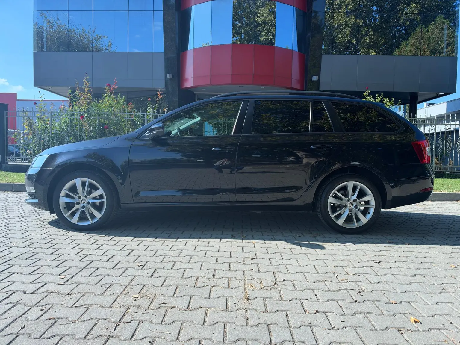 Skoda Octavia 1.6tdi ACC* Navi* Park Assist* – снимка 3