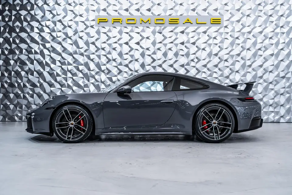 Porsche 911 Carrera 4 GTS 2025 – снимка 3